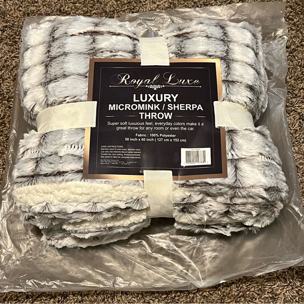 Royal Luxe Reversible Micromink Faux-Sherpa Tie-Dye Throw, 50"x60”,Black/White